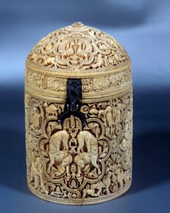 Al-Mughiran (Al Mughira tai Moughira) norsunluun pyxide (laatikko) Cordobasta ja tarkoitettu emiiriin, 968. Pariisi, Louvre-museo tekijältä Islamic School