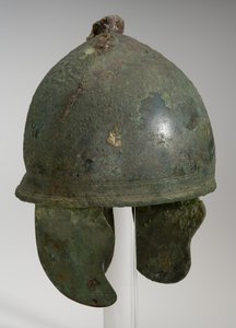 Tyypin A "Montefortino" -kypärä, noin 400-200 eaa. (pronssi ja rauta)