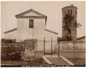 Pyhän Maria Majorin kirkko, Ravenna, Emilia-Romagna, Italia, valokuva Pietro Poppi, Bologna, n. 1900 tekijältä Italian Photographer