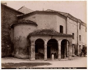 Pyhän Marian kirkko Cosmedinissa tai Ariaanien kastekappeli, Ravenna, Emilia-Romagna, Italia, valokuva Pietro Poppi, Bologna, n. 1900 tekijältä Italian Photographer