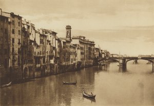 Firenze / Firenze: Näkymä Arnoon Ponte a S Trinitan kanssa (valkoinen kuva) tekijältä Italian Photographer
