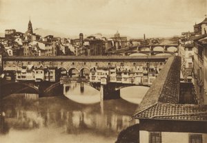 Firenze / Firenze: Näkymä Lungarnoon siltojen, Vecchion, S Trinitan, Carraian ja di Ferro alle Cascinen kanssa (valkoinen kuva) tekijältä Italian Photographer