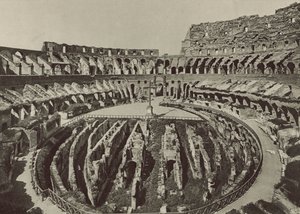 Flavian amfiteatteri tai Colosseum uusien kaivausten kanssa tekijältä Italian Photographer
