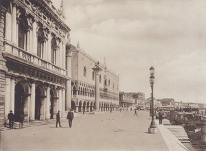 Molo, Royal Gardenista (valkoinen kuva) tekijältä Italian Photographer