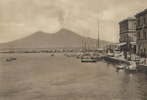 Napoli: S Lucia Col Vesuvio (valkoinen kuva) tekijältä Italian Photographer