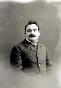 Enrico Caruson muotokuva, n. 1900 tekijältä Italian Photographer