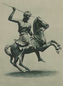 Herculaneumista löydetty roomalainen ratsastava amatsonipatsas (s/w-kuva). tekijältä Italian Photographer