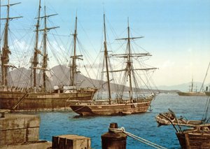 Kuunarit Napolinlahdella Vesuviuksen kanssa taustalla, pubissa. noin 1900