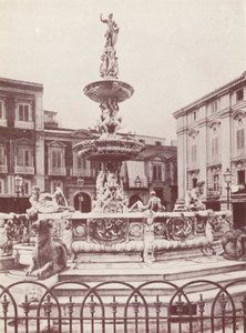 Sisilia: suihkulähde Messinassa (s/w-kuva) tekijältä Italian Photographer