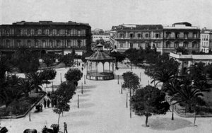 Taranto, Villa Garibaldi ja harmoninen laatikko (b/w kuva) tekijältä Italian Photographer