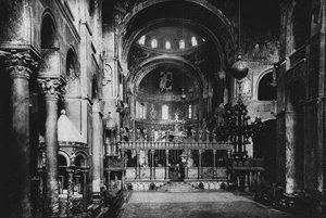 Venetsia, S Marco -kirkko, sisustus (valkoinen kuva) tekijältä Italian Photographer