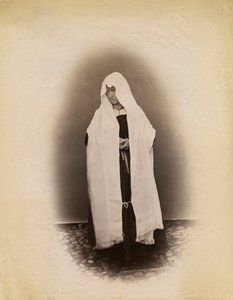 Nainen lesken tweedissä, Parre, Lombardia, Italia, valokuva: Premiata Fotografia Taramelli, Bergamo tekijältä Italian Photographer