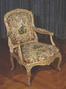 Armchar à la Reine (kullattua puuta ja verhoilua)