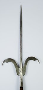 Friuli-keihäs, n. 1600 (teräs ja puu) tekijältä Italian School