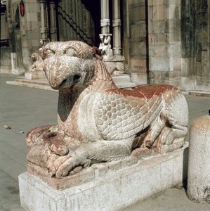 Griffin makaa sokkelilla, 1200-luvun puoliväli tekijältä Italian School