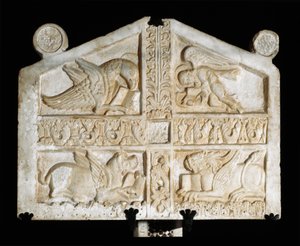 Marmoriveistos evankelistan symboleilla (tetramorfi). Nimetön lombardi kuvanveistäjä 800-luvulta. Fara Sabina (Rieti), Abbazia di Farfa tekijältä Italian School
