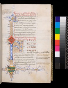Ms 329. Statius, Thebaid, f.19r. Sininen valaistu alkukirjain [F], jossa on varattu koristelu alkupäälle ja pieni alkukirjain [A] kullanvärisellä argumentumilla, ja monimutkainen kontrastivärinen kultainen ja sininen kynäkukoistus, joka ulottuu muodostaen  tekijältä Italian School