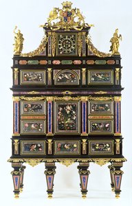 Sulkapallokabinetti, n. 1720-32 (pietra dura, eebenpuu ja ormolu) tekijältä Italian School