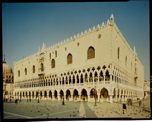 Näkymä Palazzo Ducalen länsijulkisivulle, 1300-1400-luku tekijältä Italian School