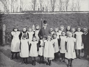 Hocktide Hungerfordissa, vaatii lomaa koululaisille tekijältä J. Benjamin Stone