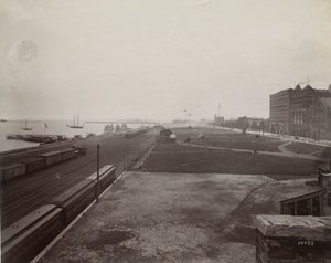 Näkymä Michigan Avenuen eteläpuolelle Illinois Central Railroad -raiteiden länsipuolelta, Chicago, n. 1890 tekijältä J. W. Taylor