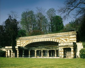 Ranska, Chatou (Yvelines): Nymphee de Soufflot, joka on rakennettu jouseen. Soufflotin (Pantheonin arkkitehti) arkkitehtuuri vuosina 1774–1777.