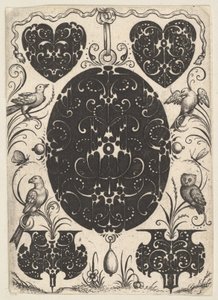 Soikea riipus koristeltu Schweifwerkillä, pienten kuvioiden ja neljän linnun ympäröimänä, n. 1614-19.