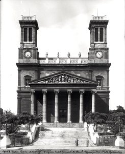St. Vincent de Paulin kirkon julkisivu, rakennettu 1824-44
