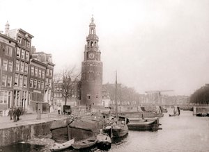 Proomut kanavalla Montelbaanstorenin edessä, Amsterdam, 1898. tekijältä James Batkin