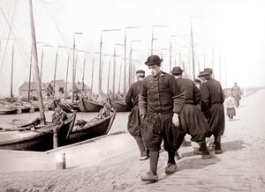 Miehet perinteisessä asussa, Marken Island, Alankomaat, 1898