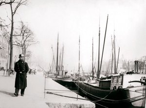 Poliisi kanavan rannalla, Rotterdam, 1898. tekijältä James Batkin