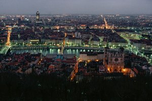 Näkymä Lyoniin Pont de la Feuilliten ja Pont Bonaparten välillä kahdessa vaiheessa..... tekijältä James L Stanfield