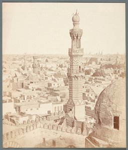 Egypti. Kairo. Näkymä madrasasta mamelukkien emiirin Sarghitmishin mausoleumille (1356) tekijältä James Robertson