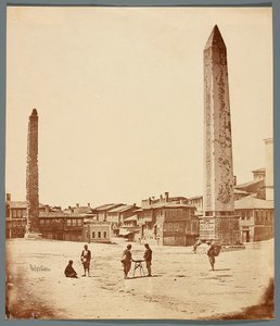 "Obeliskit hippodromilla" [Istanbul. Hippodromi Sinisen moskeijan edustalla ja kaksi obeliskia - etualalla Theodosiuksen obeliski] tekijältä James Robertson