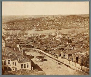 "Pera ja Galata" [Istanbul. Kaupunkipanoraama - näkymä Peran ja Galatan kaupunginosiin] tekijältä James Robertson