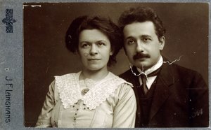 Carte-de-visite muotokuva Albert Einstenistä ja Mileva Einstein-Maricista vuosina 1911, 1911