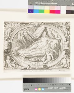 Venus sohvalla, kun Eros täyttää nuolinsa nuolilla (kaiverrus) tekijältä Jan Saenredam