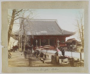 Asakusa-temppeli, Tokio, Japani (käsinvärinen mustavalkokuva) tekijältä Japanese Photographer