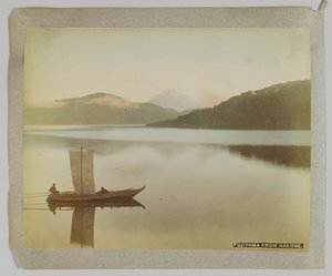 Fujiyama Hakonesta, Kanagawan prefektuurista, Japanista (käsinvärinen mustavalkokuva) tekijältä Japanese Photographer