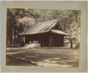 Futa-ara-temppeli, Nikko, Japani (käsinvärinen mustavalkokuva) tekijältä Japanese Photographer