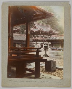 Sisäportti osoitteessa Tōshō-gū, Nikko, Japani (käsinvärinen mustavalkokuva) tekijältä Japanese Photographer
