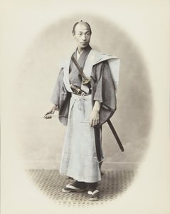 Japanilainen mies miekalla (käsinvärinen mustavalkokuva) tekijältä Japanese Photographer