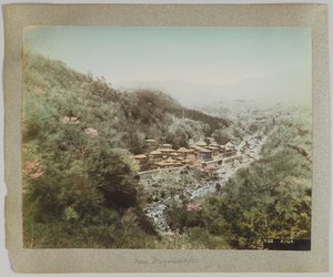 Kiga, lähellä Miyanoshitaa, Kanagawan prefektuuri, Japani (käsinvärinen mustavalkokuva) tekijältä Japanese Photographer