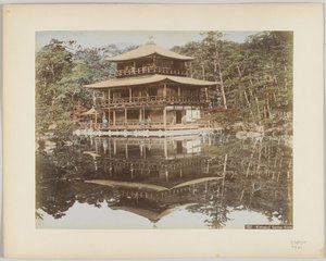 Kinkakuji Garden, Kioto, Japani (käsinvärinen mustavalkokuva)