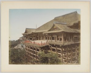 Kiyomidzun temppeli, Kioto, Japani, n. 1890 (käsinvärinen mustavalkokuva) tekijältä Japanese Photographer