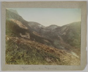 Owakudani, Hakone, Kanagawan prefektuuri, Japani (käsinvärinen mustavalkokuva) tekijältä Japanese Photographer