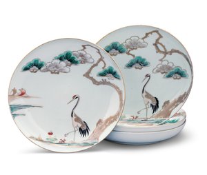 Neljä lautasta, Edo Period (posliini punaisella, vihreällä, sinisellä ja mustalla overglaze emalilla ja kullattu) tekijältä Japanese School