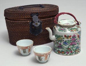Japanilainen teeastiasto pajulaukulla, n.1850 (posliini)