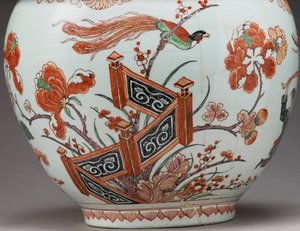 Iso pullomaljakko, koristeltu Hollannissa imarityyliin, Ko-Imari, 1600-luvun loppu (keramiikka, jossa emalipinnoite) (yksityiskohta 117741) tekijältä Japanese School