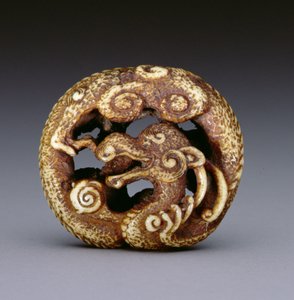 Netsuke, joka kuvaa vesilohikäärmettä, n. 1870–1880 (hirvensarvi) tekijältä Japanese School